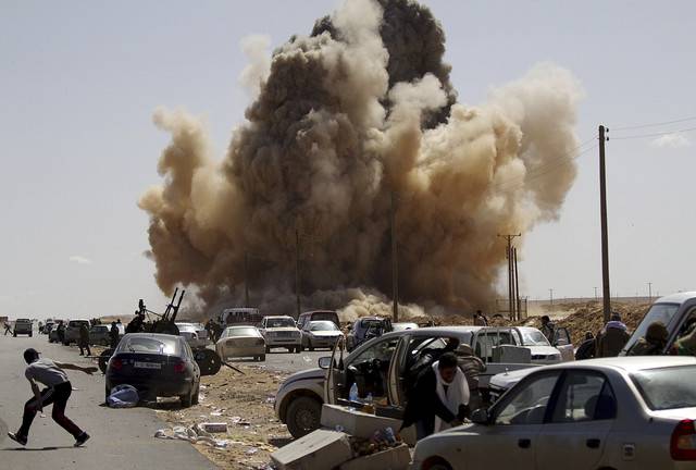 リビア：反ＩＳデモ隊に発砲、７人死亡